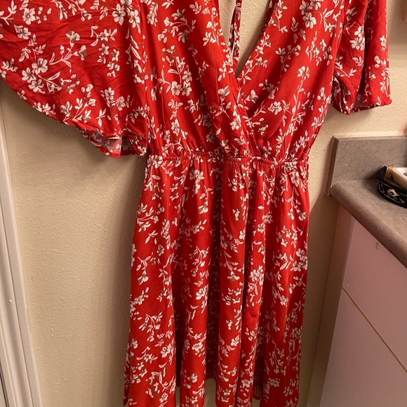 Orange v neck with string in the back - Picture 1 of 6